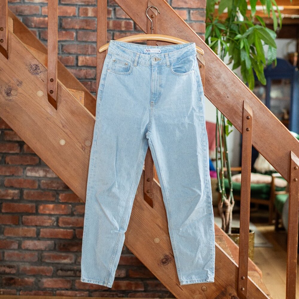 Zara 90s style High Fit Mom Jeans  US 4